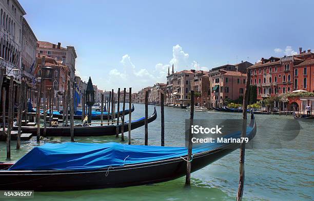 Gondola Sul Canal Grande A Venezia Italia - Fotografie stock e altre immagini di Acqua - Acqua, Ambientazione esterna, Architettura