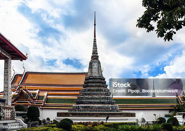 Monges Templo Wat Arun Atracções Turísticas Na Tailândia - Fotografias de stock e mais imagens de Amanhecer