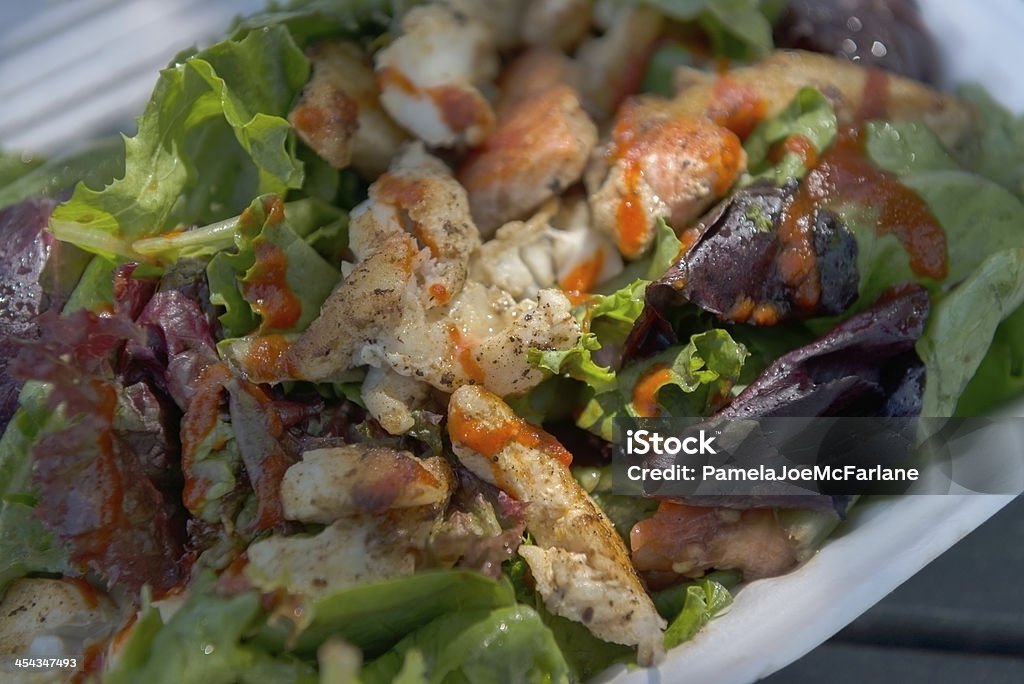 Camion déjeuner, des plats de poissons et salades avec Sauce épicée - Photo de Aliment libre de droits