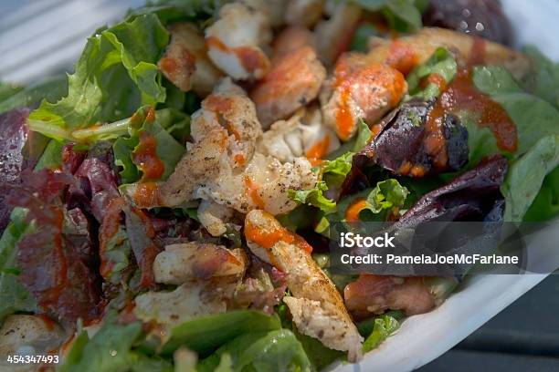 Rulote De Comidapeixe Almoço E Salada Com Molho Picante - Fotografias de stock e mais imagens de Alface