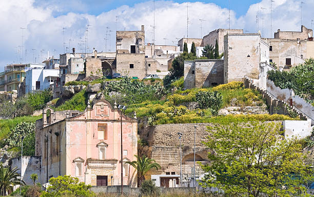 panoramiczny widok mottola.  apulia.  włochy. - mottola zdjęcia i obrazy z banku zdjęć