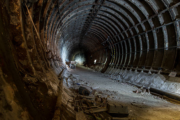 istock Abandoned tunnel in London 454352567
