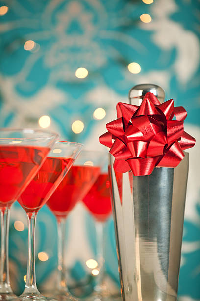 holiday shaker do koktajli & napojów - martini cocktail christmas blue zdjęcia i obrazy z banku zdjęć