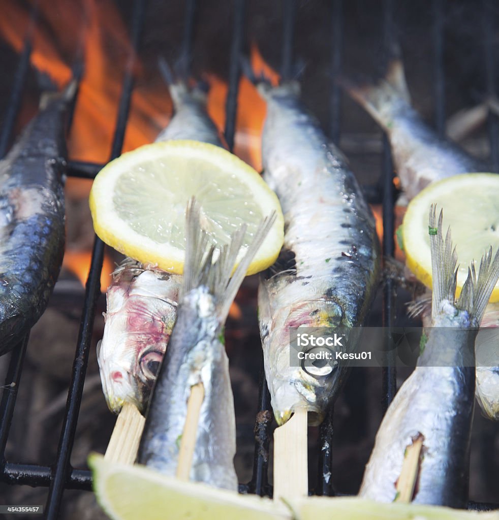 Pescado en grill - Foto de stock de Aceituna libre de derechos