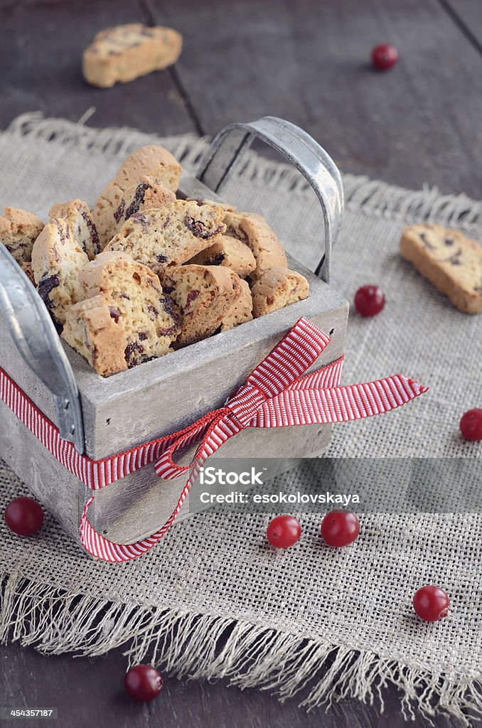 Cranberry Cantucci in scatola in legno - Foto stock royalty-free di Arrugginito