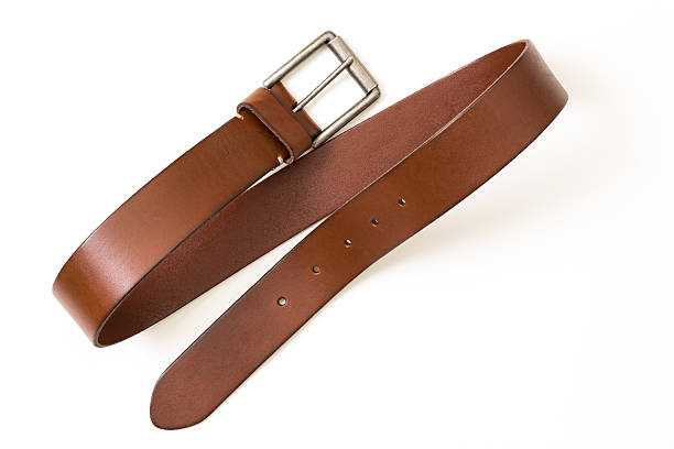 cinto de couro marrom, isolado no fundo branco - belt leather fashion personal accessory - fotografias e filmes do acervo