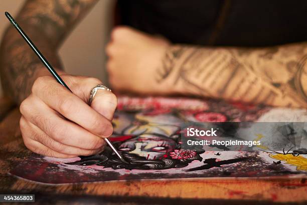 Talent Starcza Na Długo W Tworzenie Doskonałego Tatuaż - zdjęcia stockowe i więcej obrazów Artysta