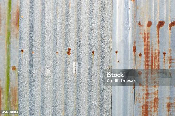 Очень Rusty Old Цинк Стены Фон — стоковые фотографии и другие картинки Абстрактный - Абстрактный, Архитектура, Без людей