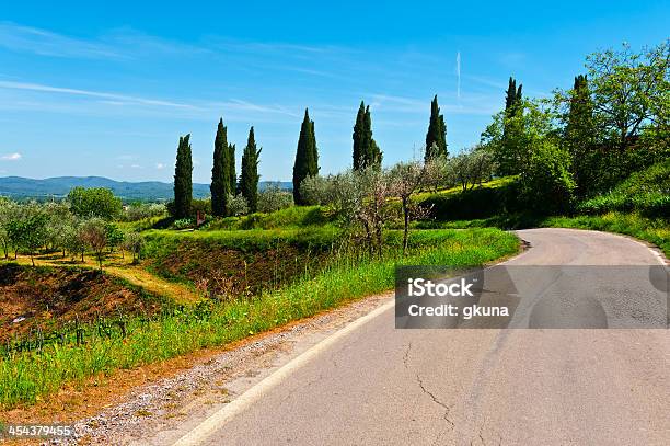 Foto de Estrada De Asfalto e mais fotos de stock de Agricultura - Agricultura, Ajardinado, Arado - Maquinaria de Agricultura