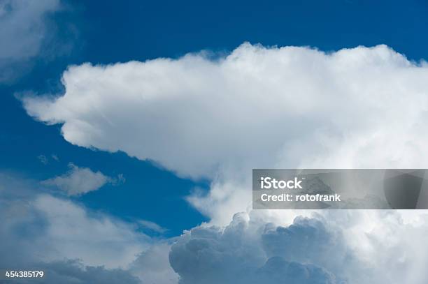 Chmury Kumulonimbus - zdjęcia stockowe i więcej obrazów Bez ludzi - Bez ludzi, Burza, Chmura