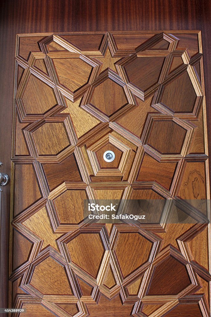Drewniane drzwi - Zbiór zdjęć royalty-free (Architektura)