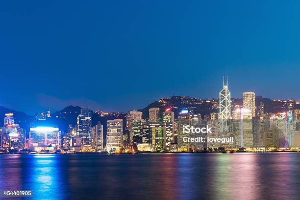 Cena Noturna De Hongkong - Fotografias de stock e mais imagens de Ajardinado - Ajardinado, Alto - Descrição Física, Ao Ar Livre