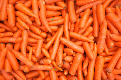 heap of carrot in market