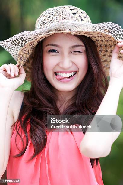 Foto de Bonita Menina Asiática e mais fotos de stock de Mulheres - Mulheres, Asiático e indiano, Adolescentes Meninas