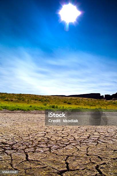 Lago Seco Foto de stock y más banco de imágenes de Accidentes y desastres - Accidentes y desastres, Agricultura, Agrietado