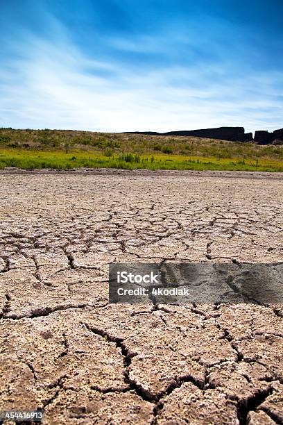 Lago Seco Foto de stock y más banco de imágenes de Accidentes y desastres - Accidentes y desastres, Agricultura, Agrietado