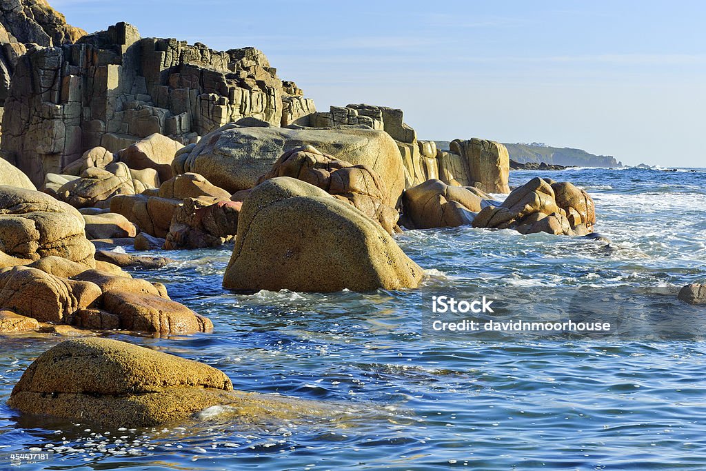 Rocky Shoreline - Foto de stock de Acantilado libre de derechos