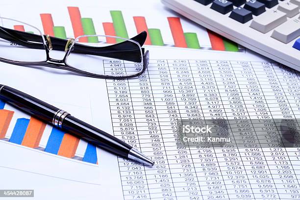 Wyniki Finansowe - zdjęcia stockowe i więcej obrazów Analizować - Analizować, Biuro, Biznes