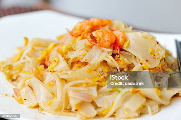 Foto de Mexa Macarrão Frito Com Camarão E Legumes e mais fotos de stock de Cultura Chinesa - Cultura Chinesa, Legume, Stir Fry