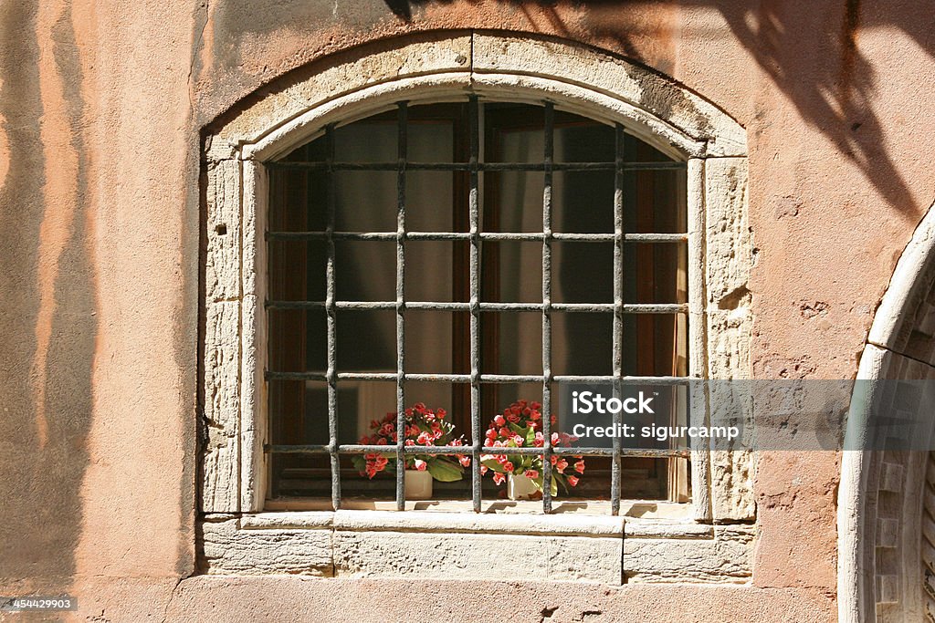 Venetian janela, Veneza, Itália. - Foto de stock de Arco - Característica arquitetônica royalty-free