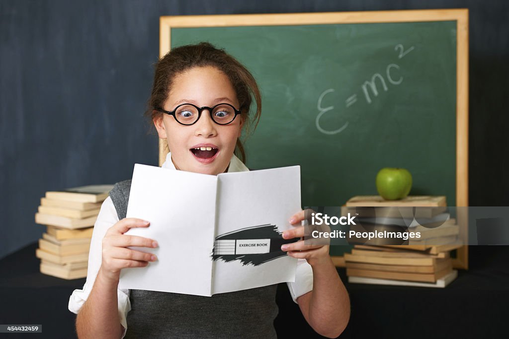 ¡Qué impresionante! Estos ejercicios vistazo diversión - Foto de stock de 10-11 años libre de derechos