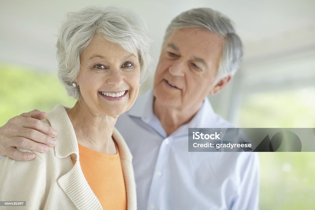 Il est tellement Affectueux et amoureux - Photo de 60-64 ans libre de droits