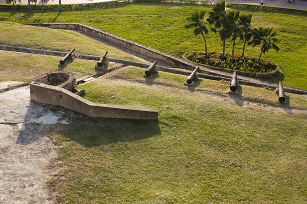 castillo de san felipe barajas. cartagena de indias, colombia - castillo de san felipe de barajas fotografías e imágenes de stock