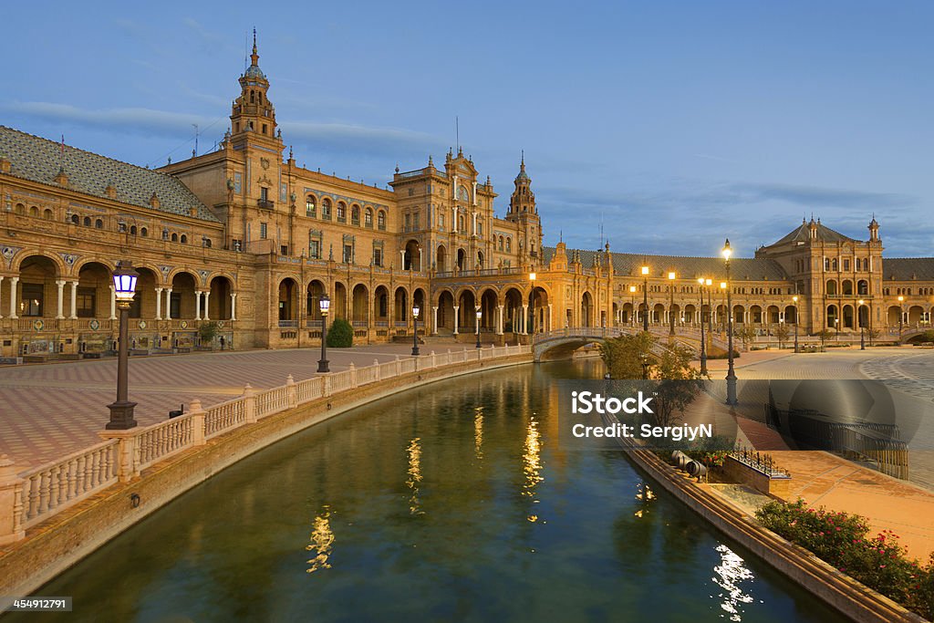 Plaza de España, à noite - Foto de stock de Andaluzia royalty-free