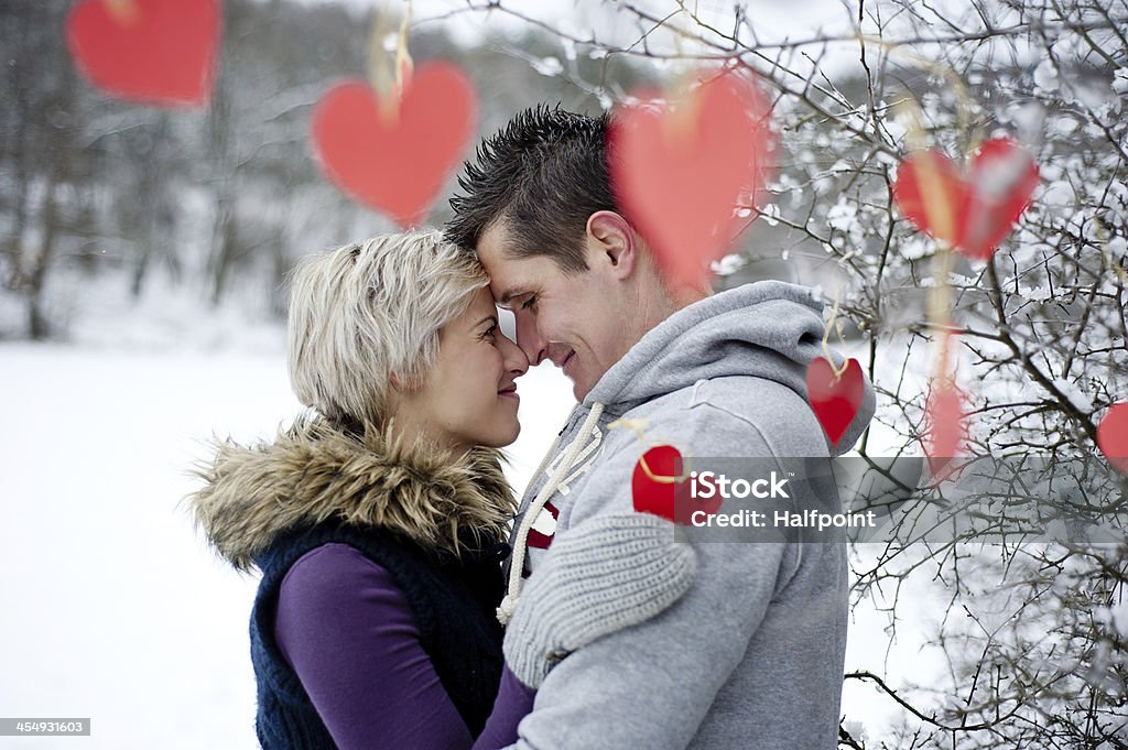 Pareja en invierno - Foto de stock de Día de San Valentín - Festivo libre de derechos