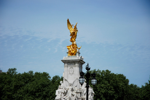 London historic victorial memorial in buckingham palace with clear sky
