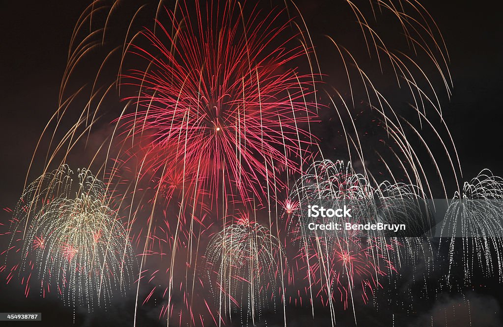 Fogos de artifício e cores brilhantes no céu Dança - Royalty-free Acender Foto de stock