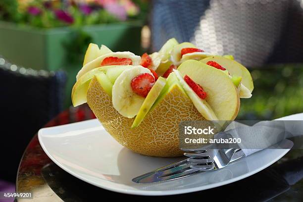 Melón Fresas Peras Postre De Banana Foto de stock y más banco de imágenes de Alimento - Alimento, Amarillo - Color, Asistencia sanitaria y medicina