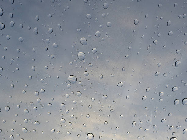 waterdrops - feuchtigkeit fotografías e imágenes de stock