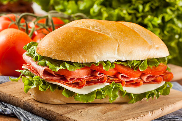 italiano casero sub sándwich - sandwich submarine delicatessen salami fotografías e imágenes de stock