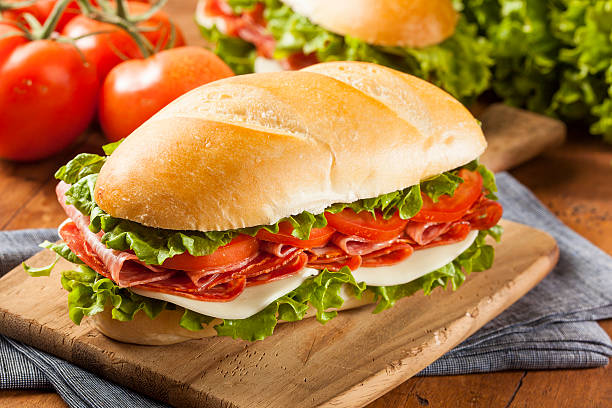 italiano casero sub sándwich - sandwich submarine delicatessen salami fotografías e imágenes de stock