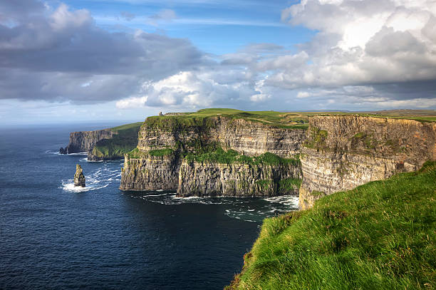 cliffs of moher - county clare fotos stock-fotos und bilder