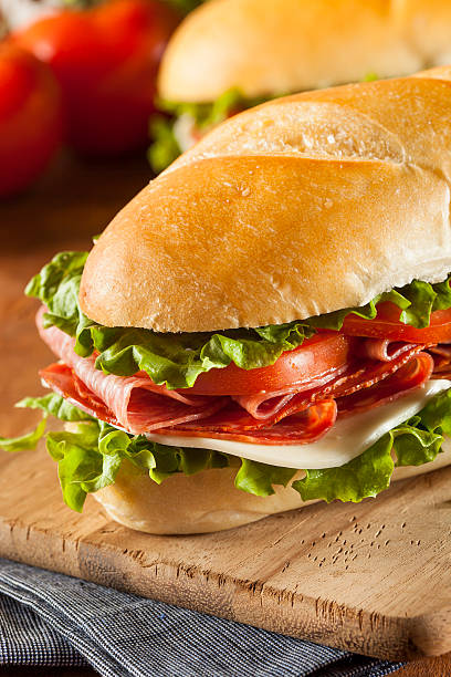 italiano casero sub sándwich - sandwich submarine delicatessen salami fotografías e imágenes de stock