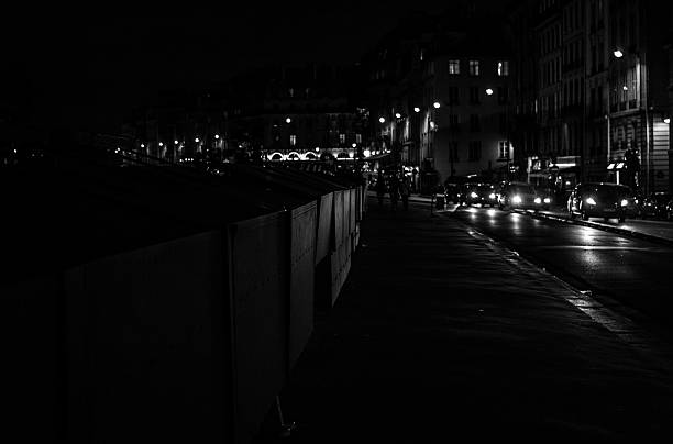 istock Cars and sidewalk at night in Paris (Quais de Seine) 454977309