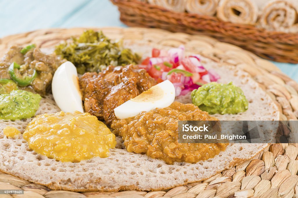 Ethiopian banquete - Foto de stock de Wat royalty-free