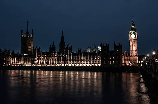 big bena i pałac westminster, londyn nocą (v - london england victorian style big ben dark zdjęcia i obrazy z banku zdjęć