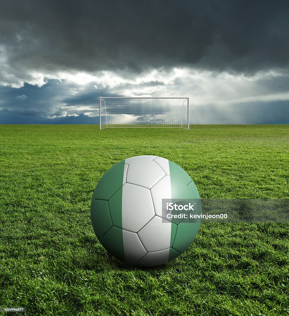 Pelota de fútbol fútbol con la bandera de Nigeria - Foto de stock de Acontecimiento libre de derechos