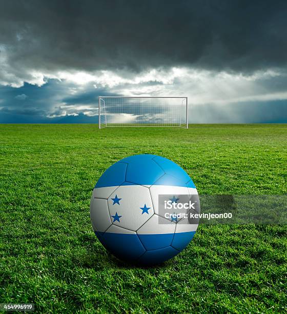 Foto de Futebol Com Bola De Futebol Com Bandeira De Honduras e mais fotos de stock de Atividade