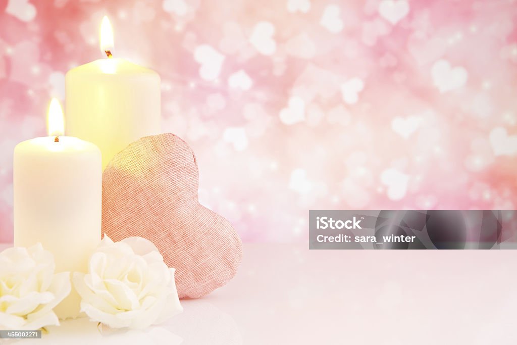 Valentinstag Herzen und Kerzen mit einem hellen Lichter Hintergrund - Lizenzfrei Bildhintergrund Stock-Foto