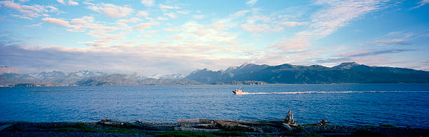 restituzione barca da pesca, omero, alaska - homer foto e immagini stock