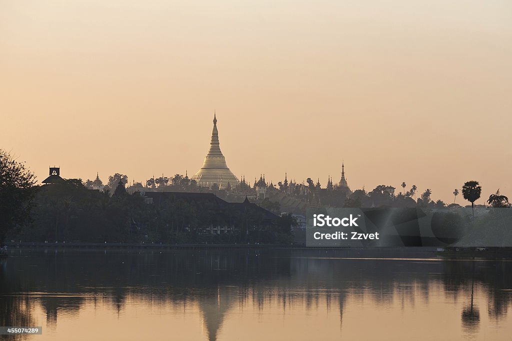 Golden Shwedagon-Pagode in Rangun, Myanmar - Lizenzfrei Alt Stock-Foto