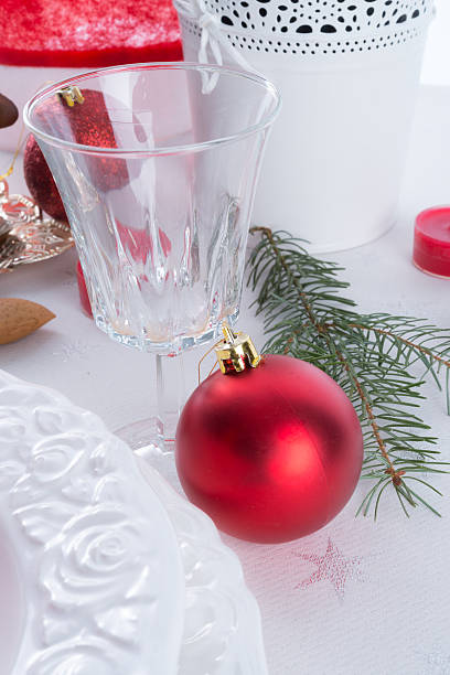 рождественский стол deko - poinsettia christmas candle table стоковые фото и изображения