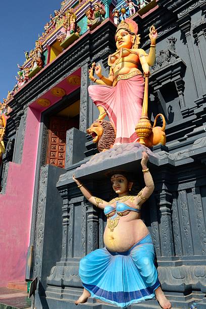 panthéon hindou - gopuram architecture and buildings temple sri lanka photos et images de collection