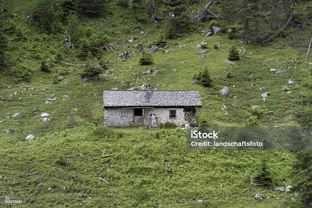 alpine hut - Foto de stock de Alpes europeus royalty-free