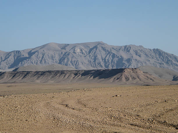 afganistán paisaje de montaña - helmand fotografías e imágenes de stock