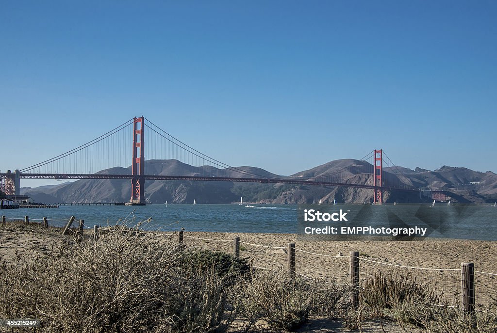 Puente Golden Gate en la distancia - Foto de stock de Aire libre libre de derechos